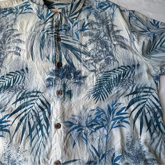 Tommy Bahama 100% Silk Blue and White Casual Button Down Shirt - Picture 6 of 11